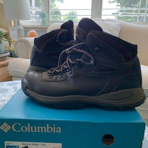 Mens Size 10.5 Columbia Waterproof Boots